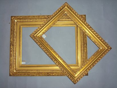 null Deux cadres : Cadre en bois et stuc doré à pastel. De style Louis XV, XXe siècle...