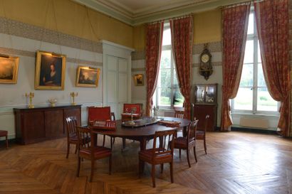 null CARTEL ET CONSOLE en marqueterie " Boulle " d'écaille brune et laiton ornée...