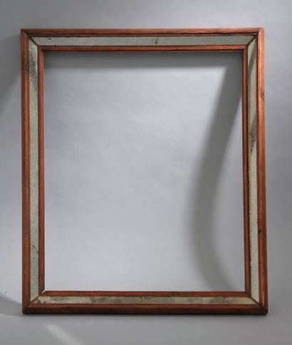 null *Cadre en bois et miroir à profil en pente.

Circa 1950

45 x 54.5 cm- Profil:...
