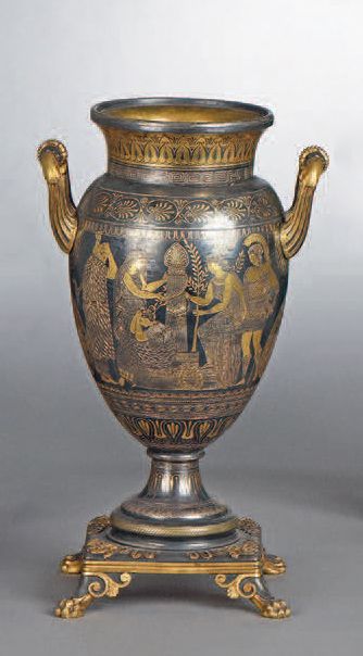 null VASE de forme ovoïde en bronze patiné et doré à décor inspiré de l'antiquité...