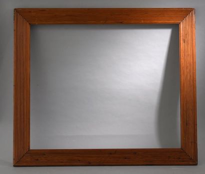 null Baguette en pichpin à décor de cannelures.
Époque XIXe.
75 x 90 cm - Profil:...