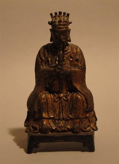 null Dignitaire assis en bronze laqué doré
Chine XVIIème
H : 19 cm 
