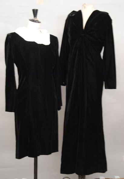 null Un lot de 2 robes dont une robe longue en velours noir Yves Saint Laurent rive...