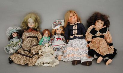 Lot de 7 poupées dont 1 poupée, tête en porcelaine...