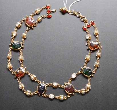 Chanel : collier double rang en chaîne dorée,...