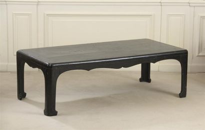 null Table basse Kang en blackwood, anciennement laqué noir avec craquelures sur...