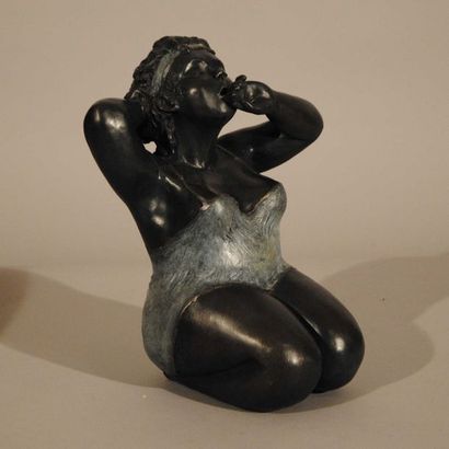 null MIMI - Michèle Peyre.

Juste réveillée.

Sculpture en bronze.

30 x 23 x 20...