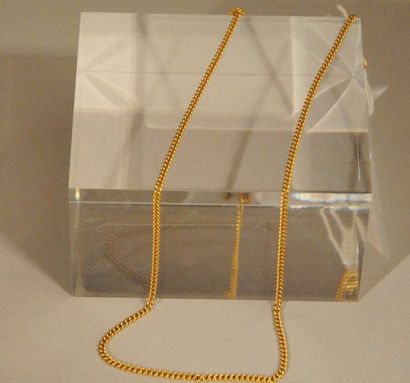 null Chaine en or jaune 18K 750‰, maille gourmette.

L. 48 cm

Poids : 8,10 g