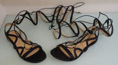 null GIANVITO ROSSI 

Paire de spartiates, cuir noir 

Taille 41 

Prix de vente...