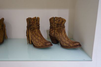 null LUCCHESE Paire de bottines en cuir retournée 

Taille 10 

Prix de vente boutique...