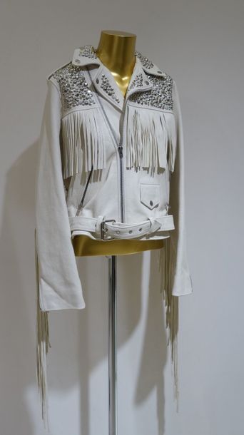 null RODARTE

Blouson cuir blanc à franges et clous 

Taille S 

Prix de vente boutique...