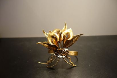 null RODARTE 

Bracelet métal fleurs, 3 pierres jaunes 

Prix de vente boutique ...