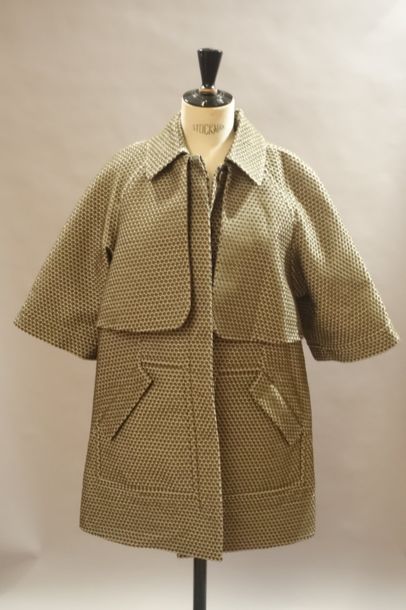 null JOHN GALLIANO: 

Manteau à pois, 

T.38