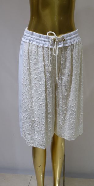 null SONIA RYKIEL

Jupe short maille blanc 

Taille 36 

prix de vente boutique 750...