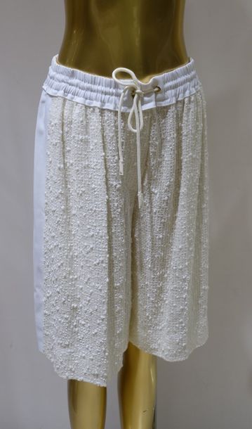 SONIA RYKIEL 
Jupe short maille blanc 
Taille...