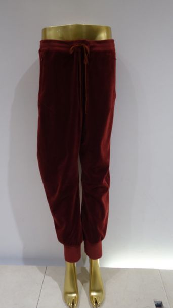 null CHLOE 

Pantalon en velours Terracotta 

Taille 42 

Prix de vente boutique...