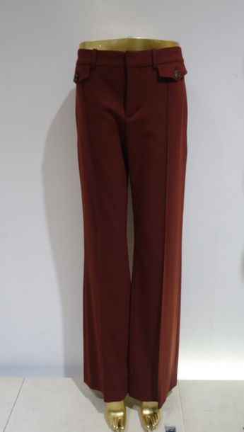 null CHLOE 

Pantalon droit en laine vierge couleur Brique

Taille 42 

Prix de vente...