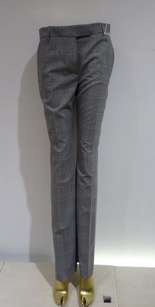 null TRUE ROYAL 

Pantalon en laine Prince de Galles 

Taille 42 

Prix de vente...
