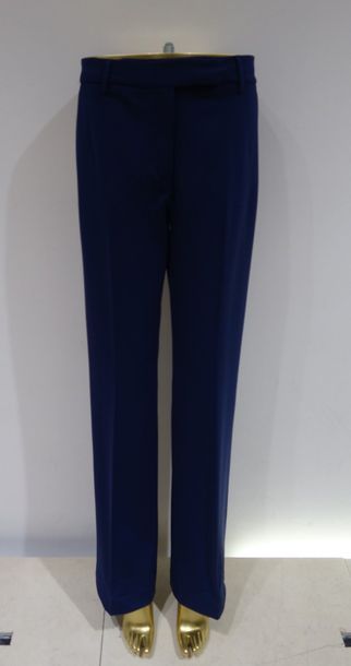 null TRUE ROYAL

 Pantalon taille haute Bleu marine 

Taille 46

Prix de vente boutique...