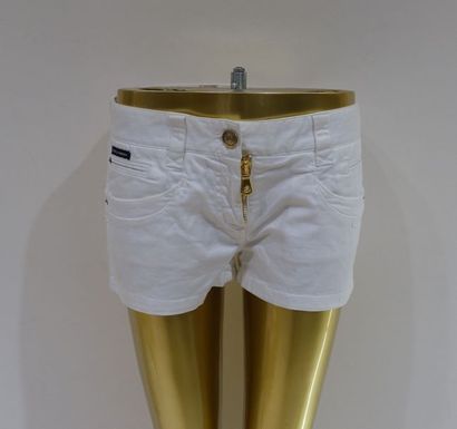 null DOLCE & GABBANA 

Short jean Blanc 

Taille 42 Taille Italie 

Prix de vente...