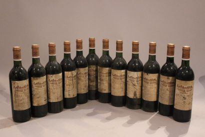 null 12 bouteilles CHÂTEAU BEAUSITE 1990 Saint Estèphe (étiq abîmées)