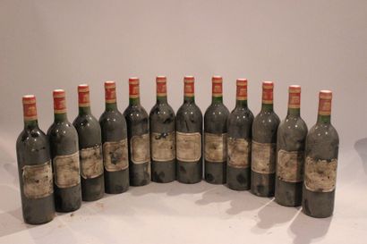 null 12 bouteilles LE TANA DE MALESCASSE 1985 Haut Médoc (BG, étiq très tachées)