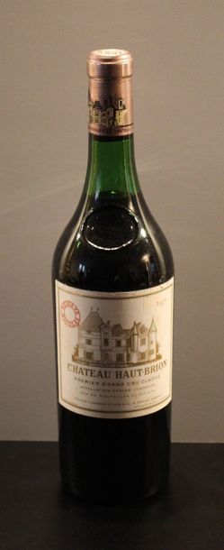 null 1 bouteille CHATEAU HAUT BRION 1970 1er GCC Pessac-Léognan (étiq très lég t...