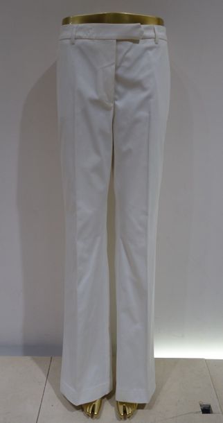 null TRUE ROYAL 

Pantalon blanc 

Taille 44 

Prix de vente boutique 495 euros