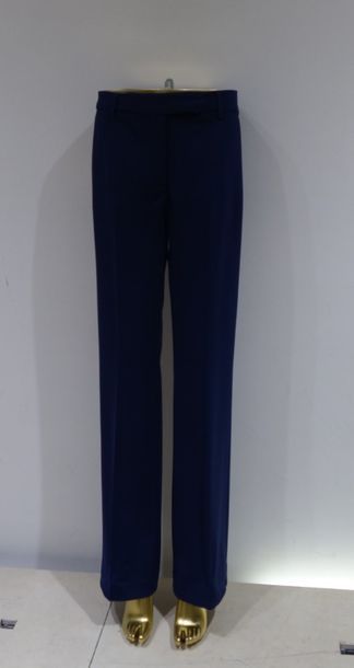 null TRUE ROYAL 

Pantalon taille haute Bleu marine 

Taille 44 

Prix de vente boutique...