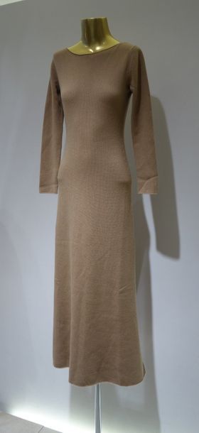 null STROKE 

Robe longue en cachemire Camel 

Taille 40 

Prix de vente boutique...