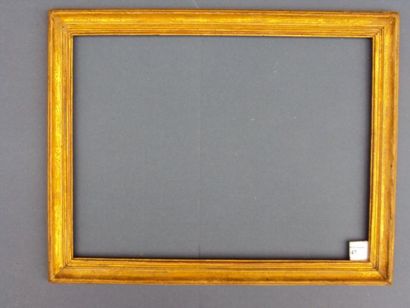 null Baguette en chêne mouluré et doré Epoque Louis XV 33,9 x 45,5 cm - Profil :...