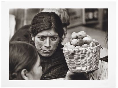 Louis STETTNER (1922-2016) 
Woman with Peaches, Mexico 1956 Black and white silver...