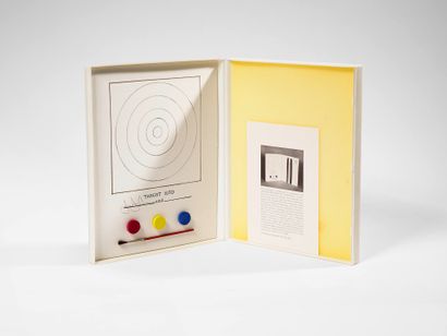 Jasper JOHNS (né en 1930) 
Target, Technics and creativity 1970 Box with lithographed...