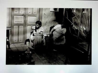 Louis STETTNER (1922-2016) 
Bus stop Mexico 1950 Black and white silver print




dry...