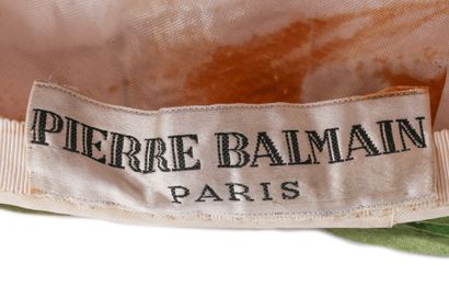 Pierre BALMAIN Une toque muguet Pierre Balmain, début des années 1950,

A Pierre...