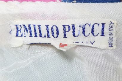 PUCCI Un haut en velours imprimé Pucci, années 1960,

A Pucci printed velvet top,...