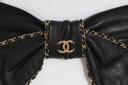 CHANEL Une ceinture Chanel en cuir agneau noir, vers 2019,

A Chanel black lambskin...