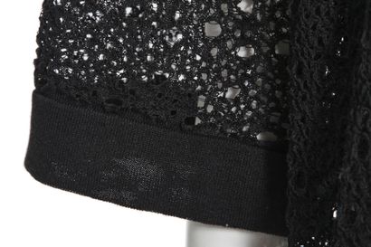 CHANEL Un pull Chanel datant de 2005,

A Chanel jumper circa 2005,

labelled, black...