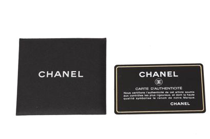 CHANEL Un sac à main Chanel en tweed ivoire et doré, 2004-2005,

A Chanel ivory and...