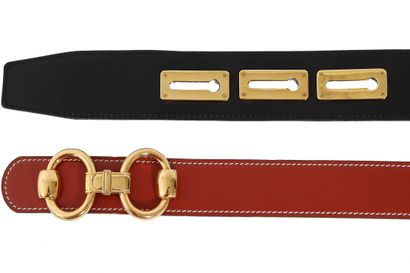 HERMES Une ceinture réversible Hermès en cuir avec boucle en mors en métal doré,...