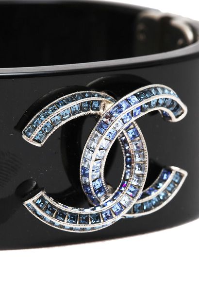 CHANEL A pair of Chanel black resin hinged cuffs, modern

A pair of Chanel black...