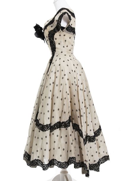 Paquin A Paquin couture dance dress, circa 1956

A Paquin couture dance dress, circa...