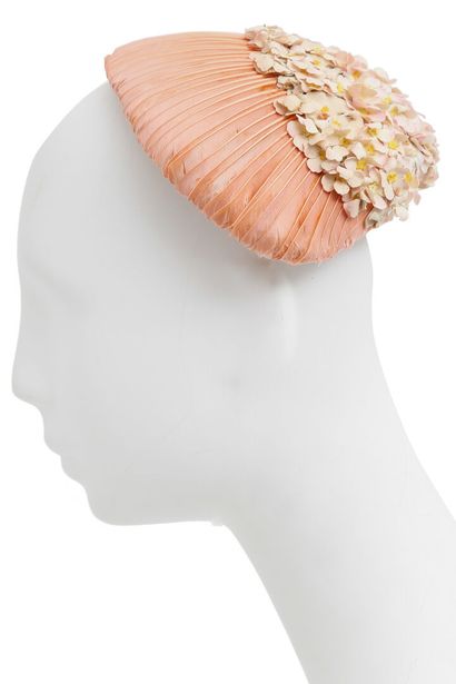 DIOR A Christian Dior toque applied with silk velvet pink blooms to rear, 1950s

A...