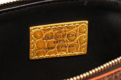 LOUIS VUITTON Un sac en velours imprimé en trompe l'oeil Louis Vuitton, automne-hiver...