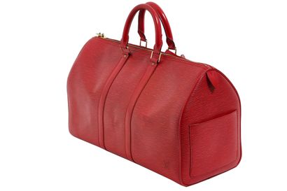 LOUIS VUITTON Un sac Keepall Louis Vuitton en cuir Epi rouge cerise, moderne

A Louis...