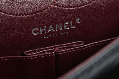 CHANEL Un sac 2.55 en cuir agneau matelassé " outerspace " de Chanel, automne-hiver...
