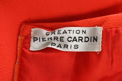 PIERRE CARDIN Une robe en crêpe de laine orange vif Pierre Cardin, printemps 1970,

A...