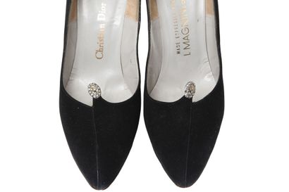 DIOR Une paire de chaussures en satin noir Roger Vivier pour Christian Dior, début...