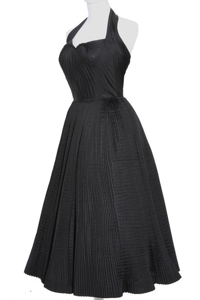 Nina RICCI Une robe en faille de soie noire Nina Ricci, 1948-49

A Nina Ricci black...