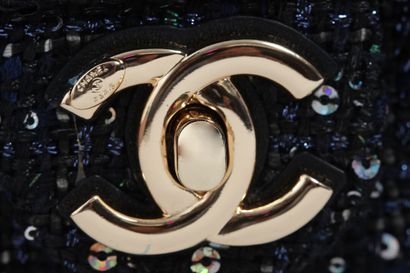 CHANEL A Chanel sequinned tweed re-issue flap bag, probably Spring-Summer 2019 ready-to-wear.

A...